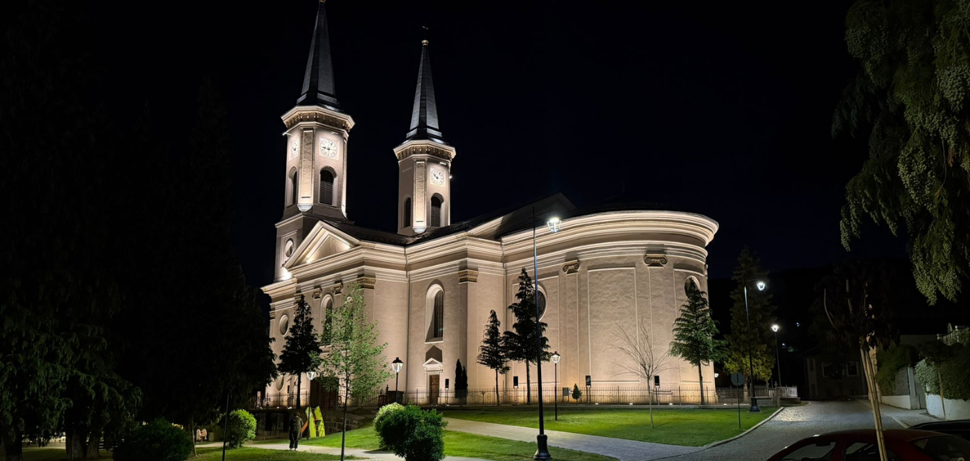 Biserica Romano-Catolică Sfânta Maria, Baia Sprie — iluminat arhitectural noapte