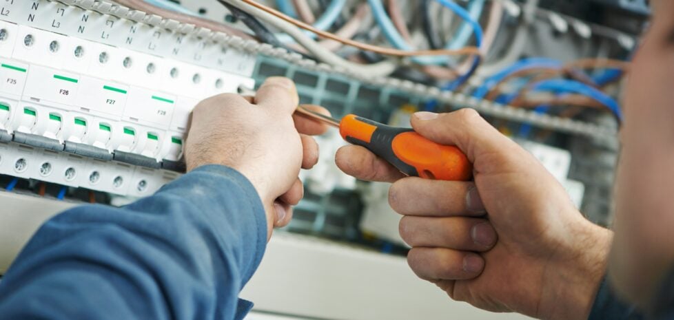 Cum se montează corect o siguranță automată: pași esențiali și sfaturi practice