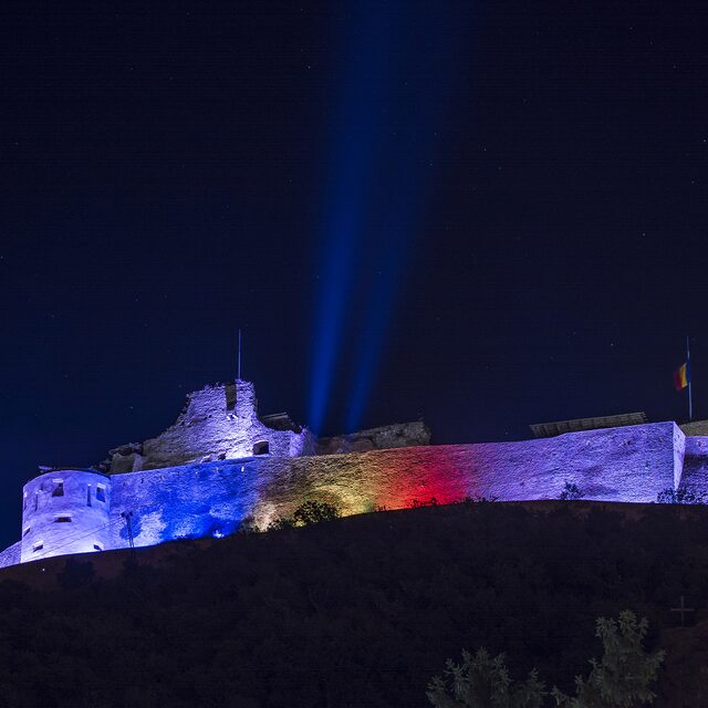 Iluminatul Cetății Devei - transformarea unei provocări arhitecturale istorice cu soluții LED RGBW