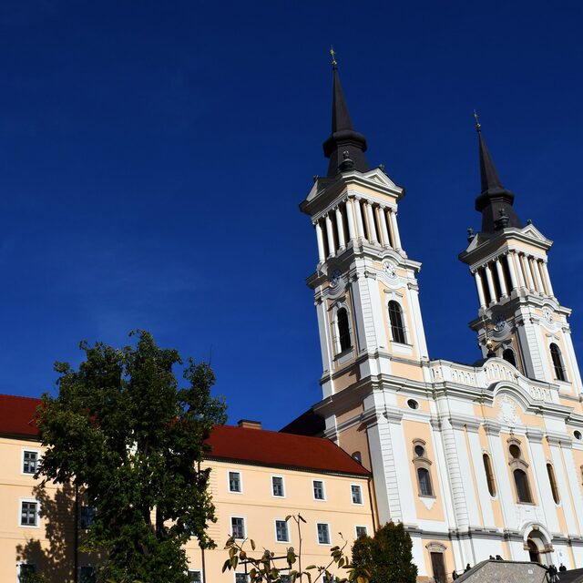 Biserica de rang papal Maria Radna – iluminat interior si exterior