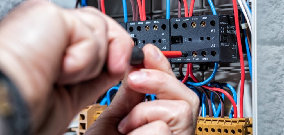 Verificări esențiale înainte de montaj: checklist profesional pentru tablouri și protecții electrice