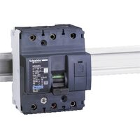 Intreruptor automat NG125N, 3P, 32A, curba C, Schneider Electric 18636